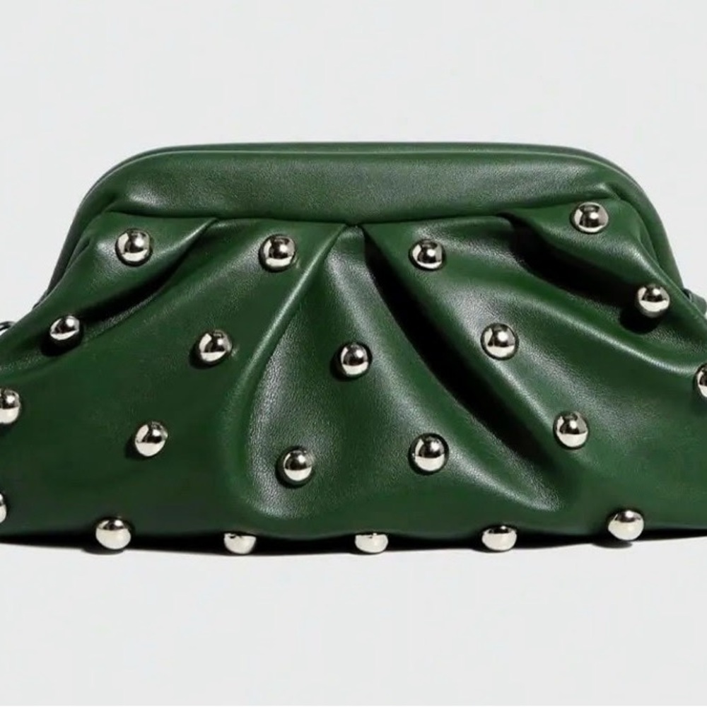 Small green clutch with removable silver chain New